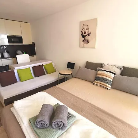 Apartment Center Sea View *