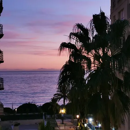 Center Sea View 아파트